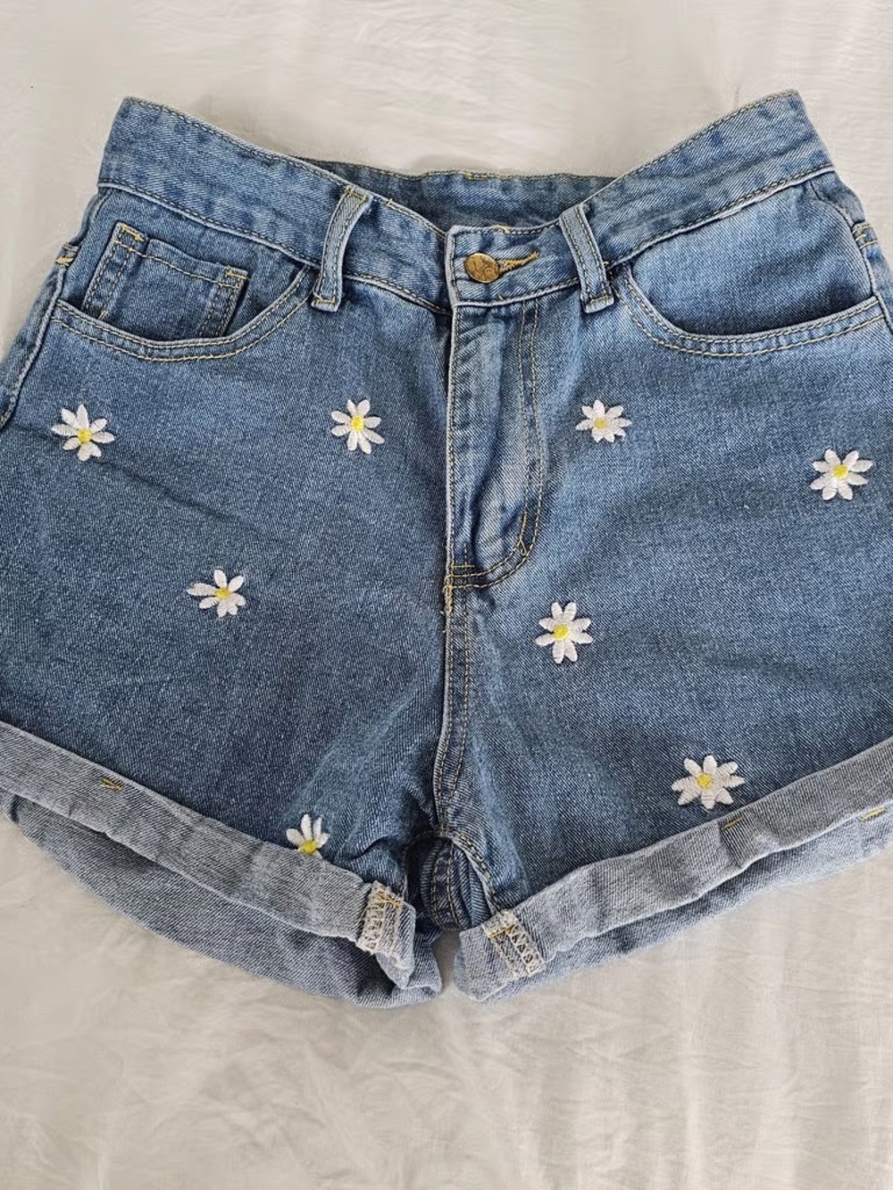 Shein Embroidery Daisy Denim Shorts. Size 4